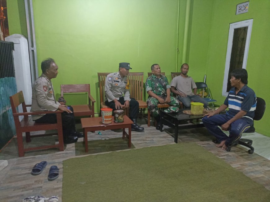 Sinergitas Babinsa dan Babinkamtibmas Melaksanakan Komsos Dengan Warga
