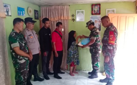 Door to Door Penyaluran Sembako oleh Babinsa di Pagedongan