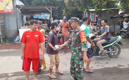 Di Jumat Berkah, Kodim 0712/Tegal Bagikan Nasi kotak Kepada Warga sekitar