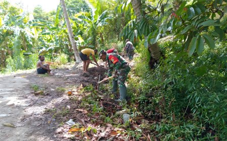 Halaman Gereja Tergenang Air Danramil Demta Bersama Warga Buat Saluran Pembuangan