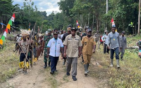 Danramil Senggi Hadiri Peletakan Tiang Pertama Dusun Blom Setelah 50 Tahun Tanpa Penghuni