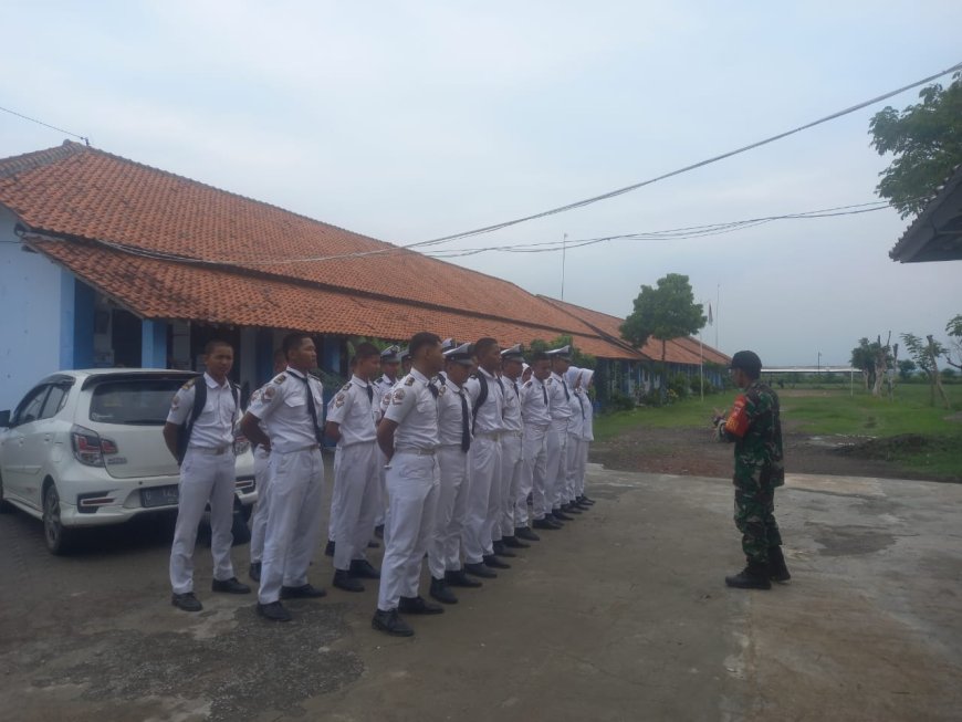Cegah Knalpot Brong, Babinsa Koramil Suradadi Berikan Sosialisasi Kepada Siswa SMK