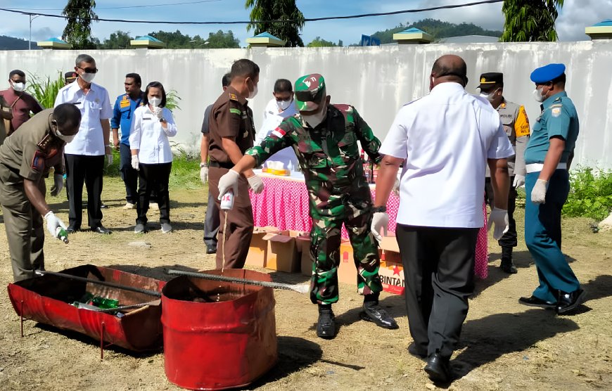 Ratusan Miras Hasil Operasi Gabungan Jelang Natal 2023 Dan Tahun Baru 2024 Dimusnahkan