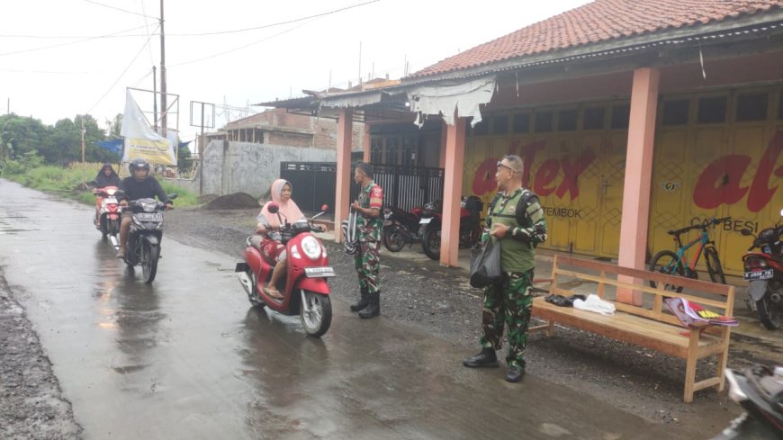Jumat Berkah, Personil Koramil 11 Pangkah Kodim 0712 Tegal Korem 071 Wijayakusuma Hadang Warga Yang Melintas