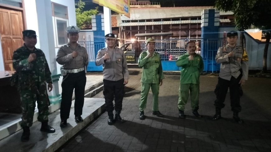 Jaga Kamtibmas Menjelang Pemilu 2024, TNI, Polri, dan Perangkat Kelurahan Melaksanakan Patroli