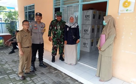 Babinsa Koramil Tegal Barat Kawal Pendistribusian Logistik Pemilu 2024