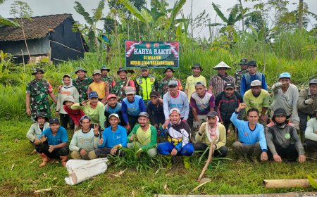 Kerja Bakti Babinsa dan Masyarakat Bangun Jalan Usaha Tani