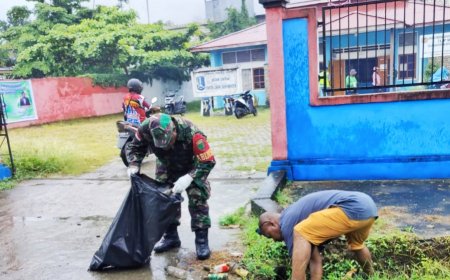 Babinsa Sentani Dukung Karya Bakti Kelurahan Sentani Kota Peringati Hari Peduli Sampah Nasional