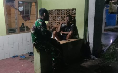 Lakukan Komsos Disela Patroli Malam