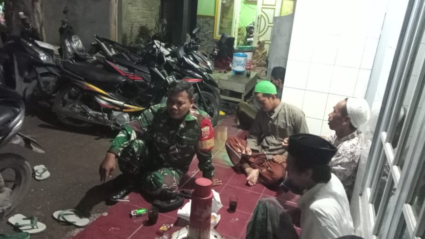 Dalam Rangka Menjaga Kondusifitas Kamtibmas Babinsa Kodim 0712 Tegal Korem 071 Wijayakusuma Sambangi Warga