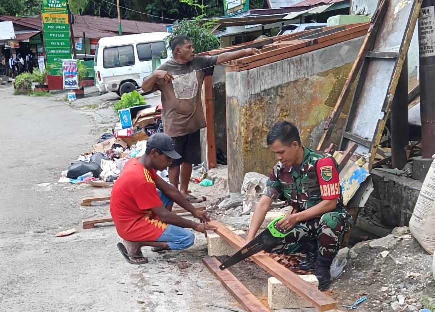 Pionir Perbaikan Bak Sampah, Babinsa Japut Ajak Warga Jaga Kebersihan
