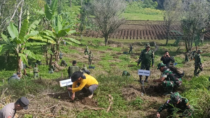 Lestarikan Alam, Jajaran TNI Kodim 0712 Tegal Korem 071 Wijayakusuma Dan Forkopimcam Tanam Ratusan Pohon dan Pemberian Sembako
