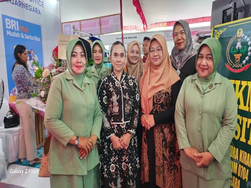 Kreativitas Persit KCK Pameran Kerajinan dan Bazar Makanan di Banjarnegara UKM Expo 2024