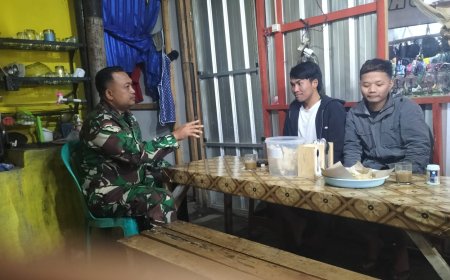 Komsos Dan Patroli Malam Dilakukan Babinsa Bumijawa Untuk Menjaga Kamtibmas Diwilayahnya