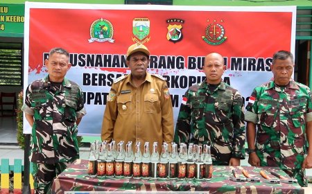 Dandim Jayapura Bersama Bupati Keerom Musnahkan Miras Hasil Binter Koramil Arso