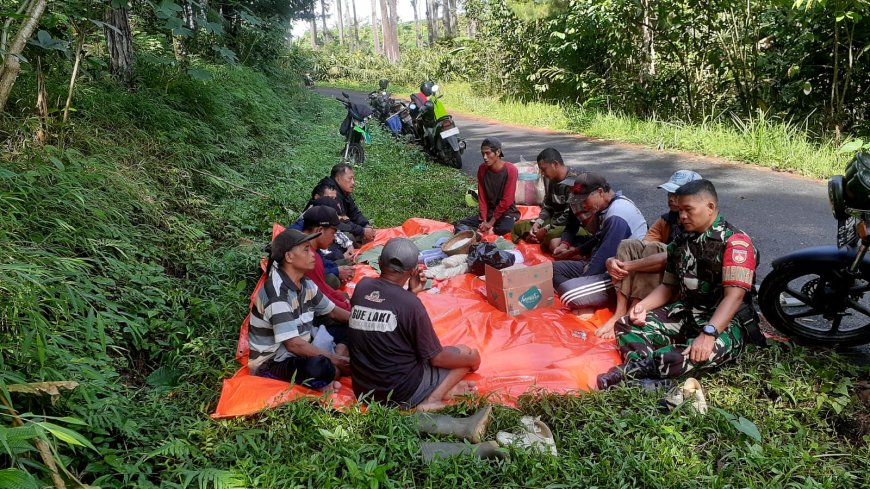 Babinsa Desa Tlaga Sertai Doa Bersama Perhutani dalam Tebangan Pohon Pinus di Punggelan