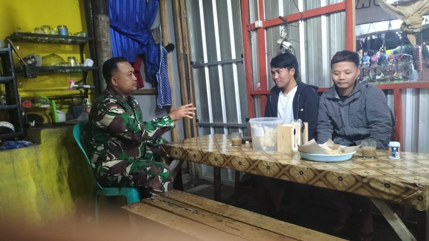 Komsos Dan Patroli Malam Dilakukan Babinsa Bumijawa Untuk Menjaga Kamtibmas Diwilayahnya