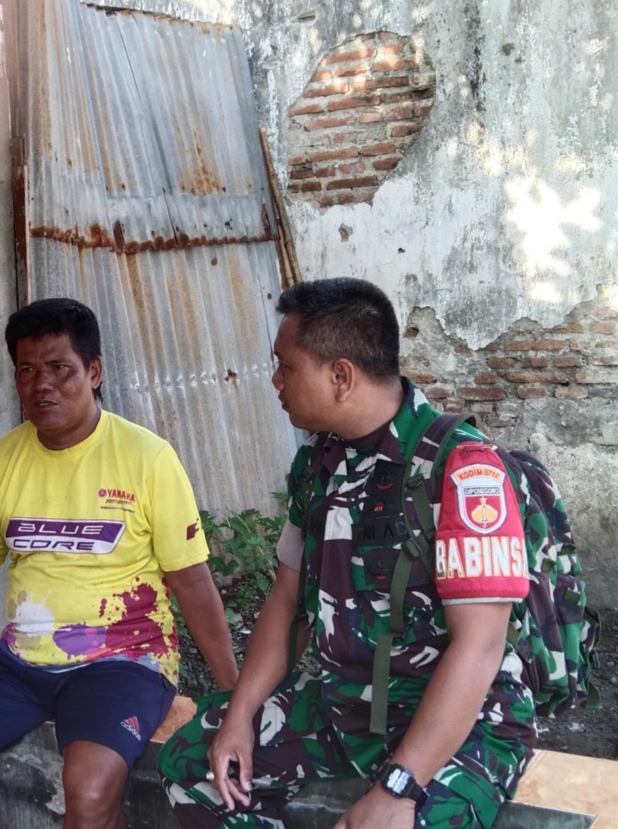 Jalin Kebersamaan Di Bulan Ramadhan Babinsa Koramil Kramat Laksanakan Komsos Bersama Warga