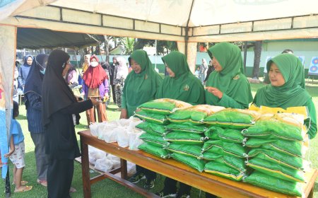 Bantu Rakyat Dapat Sembako Jelang Idul Fitri 2024, TNI di Tegal Gelar Bazar Murah