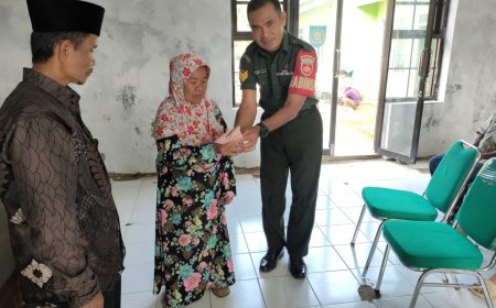 Babinsa Koramil Bumijawa Damping Pembagian BLT – DD