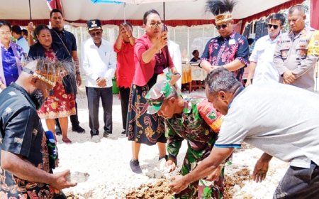 Babinsa Muara Tami Mendampingi Pj Walikota Jayapura Peletakan Batu Pertama SMP YPPK Kristus Juru Selamat Koya Timur