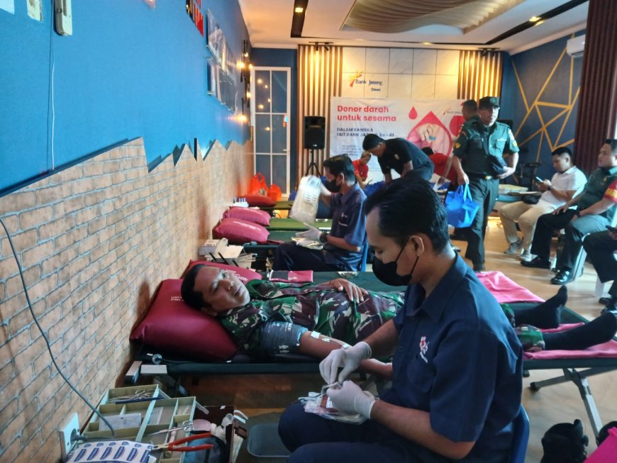 Anggota Kodim 0712 Tegal Donor Darah Dalam Rangka HUT Bank BPD Jateng