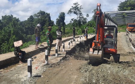 Peduli Keselamatan Pengguna Jalan Danramil Waris Bekerja Sama PT Imbi Perbaikan Jalan