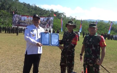 Dansatgas TMMD Reguler Dandim 0704 Banjarnegara Menerima Naskah Pj Bupati Banjarnegara
