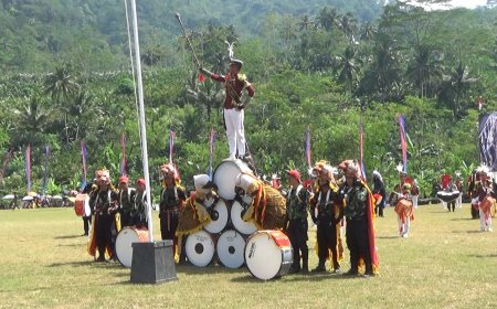 Drum Band Pancabakti Meriahkan Pembukaan TMMD di Desa Sijenggung