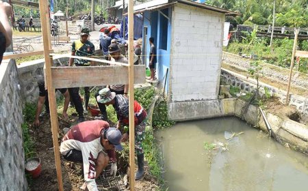 TMMD Reguler ke-120 Pengecoran Pos Kamling di Desa Sijenggung