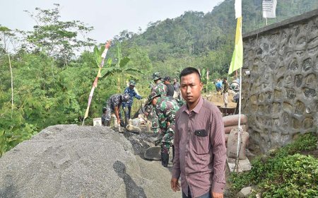 Kadus Amin Setianto Semangati Warga di TMMD Reguler ke-120