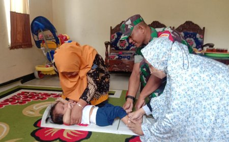 Satgas TMMD Reguler ke-120 Dampingi Kegiatan Posyandu di Desa Sijenggung