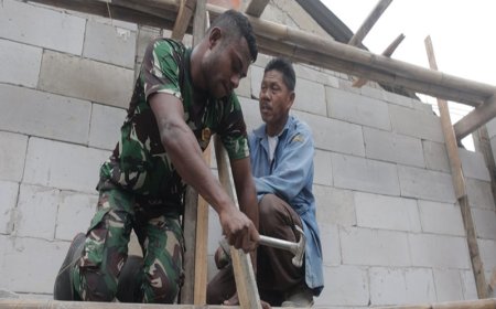 Gotong Royong Bangun Rumah Ibu Sarinah