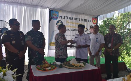 Komandan Kodim 0712 Tegal Bersama Forkopimda Lakukan Peletakan Batu Pertama Pembangunan Jembatan Gantung Di Desa Banjaragung
