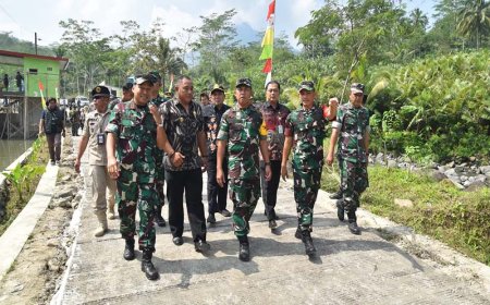 Tim Wasev  Tinjau Proyek Rabat Beton TMMD di Desa Sijenggung