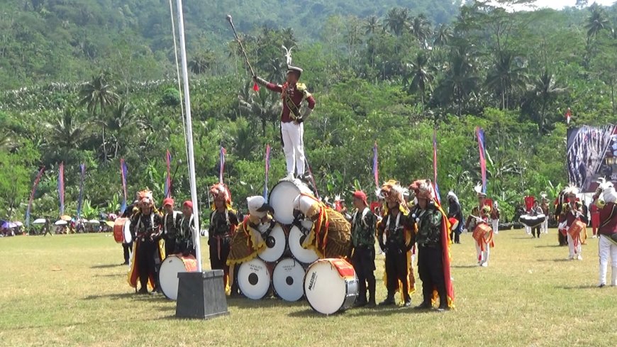 Drum Band Pancabakti Meriahkan Pembukaan TMMD di Desa Sijenggung