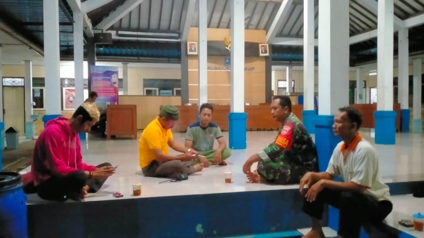 Babinsa Kodim Tegal Monitoring Wilayah Guna Mencari Informasi Bersama Dengan Mitra Karib