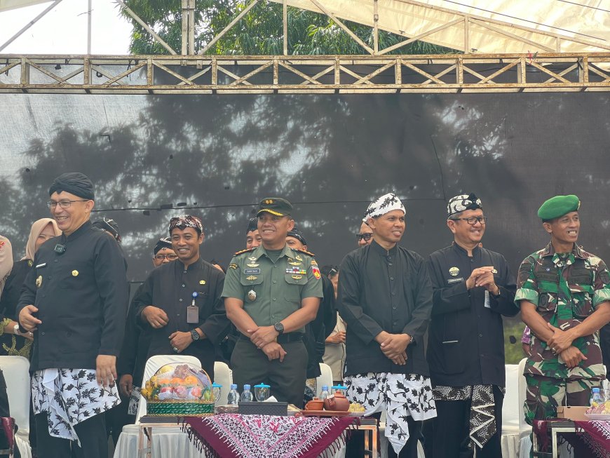 Dandim Tegal Hadiri Acara Kirab Pataka Pusaka Hari Jadi Ke - 423 Kabupaten Tegal Tahun 2024