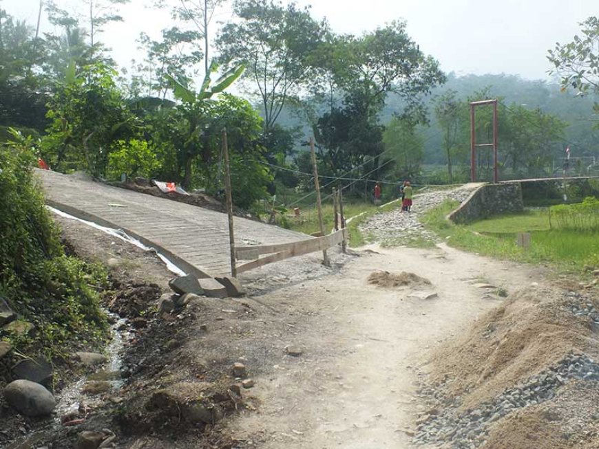TMMD Kodim 0704 Banjarnegara Inovasi Jalan Bercabang di Sijenggung