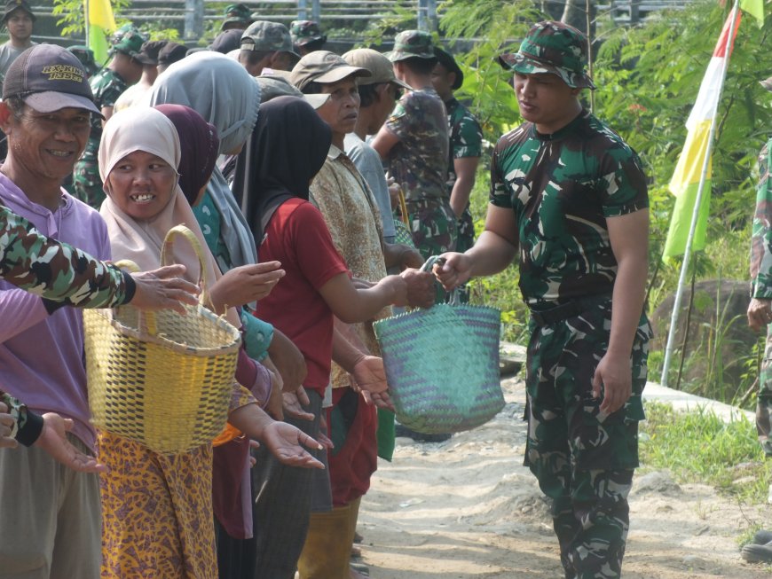 Satgas TMMD Dan Warga Desa Sijenggung Gotong Royong Langsir Pasir