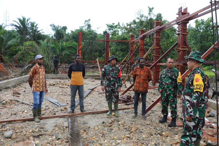 Dandim Jayapura Mendampingi Katim Wasev TMMD Tinjau Lokasi Pembangunan