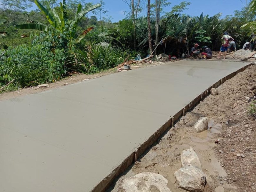 Pembangunan Rabat Beton TMMD Reguler ke-120 di Desa Sijenggung Mencapai 80 Persen
