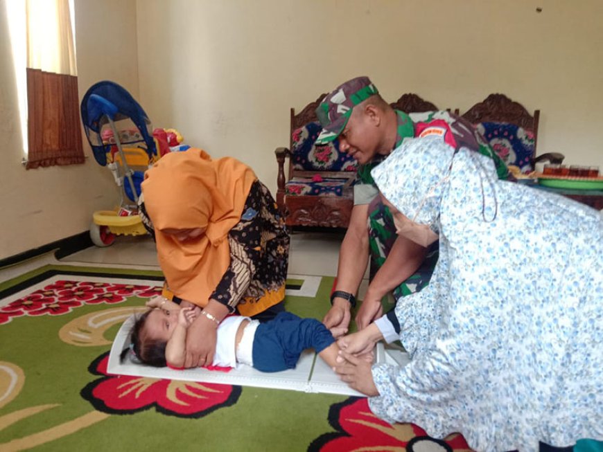 Satgas TMMD Reguler ke-120 Dampingi Kegiatan Posyandu di Desa Sijenggung