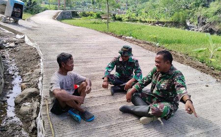 Obrolan Santai di Desa Sijenggung Harmoni TMMD Reguler ke-120