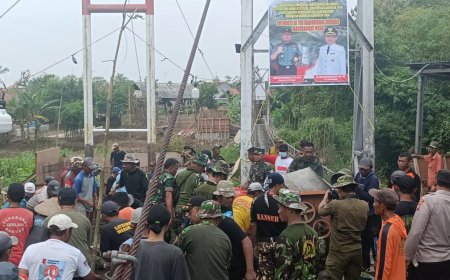 Dandim 0712 Tegal Turun Langsung Pendirian Tiang Pancang Jembatan Gantung Banjaragung