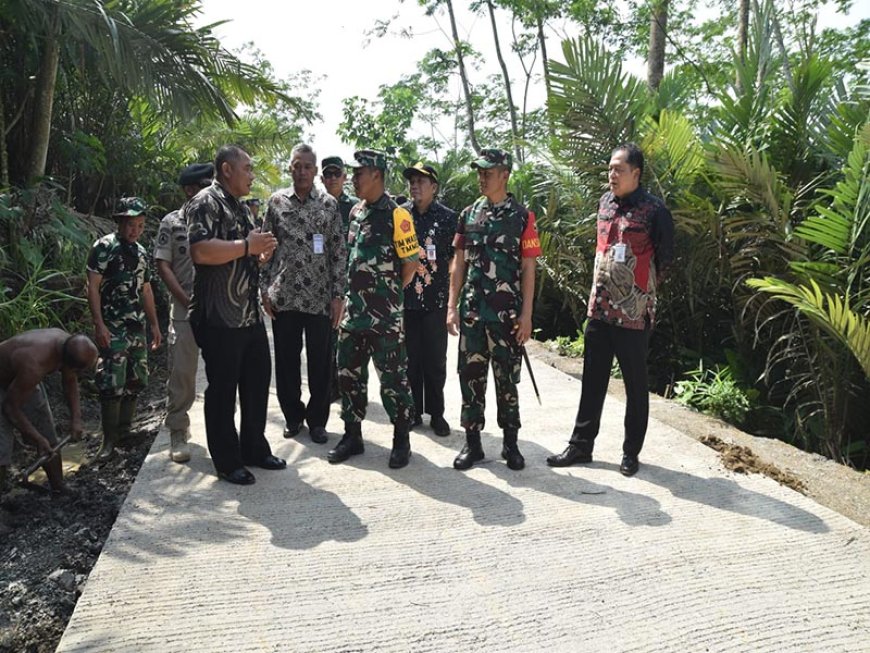Kades Sijenggung Dampingi Kunjungan Wasev PJO TMMD Reguler ke-120 TA 2024