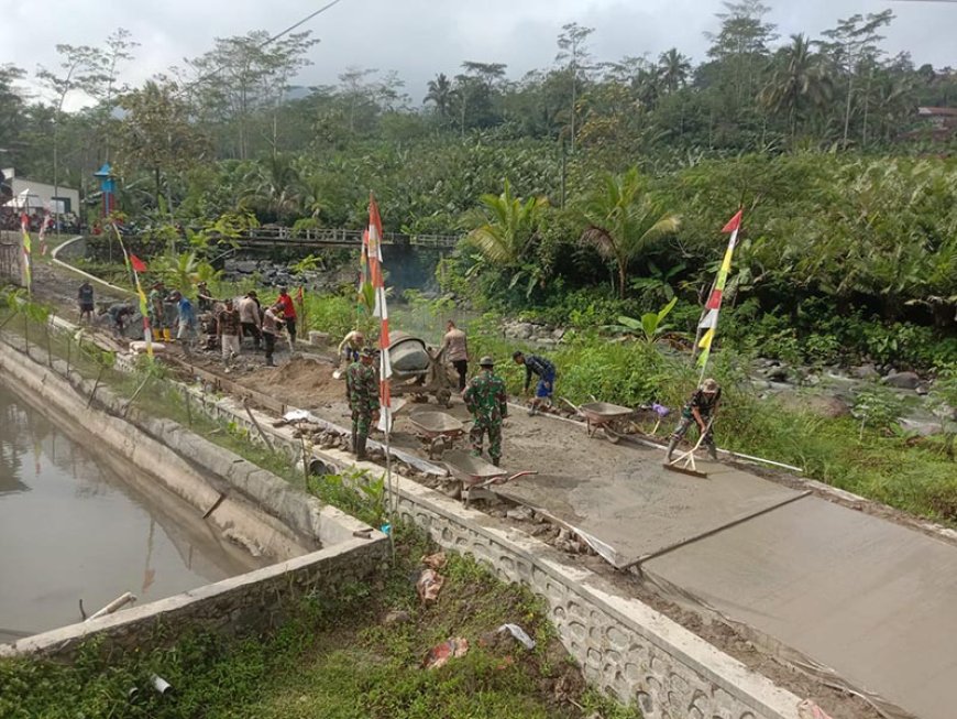 Pengecoran Jalan di Desa Sijenggung Capai 95 Persen  oleh Satgas TMMD Reguler ke-120