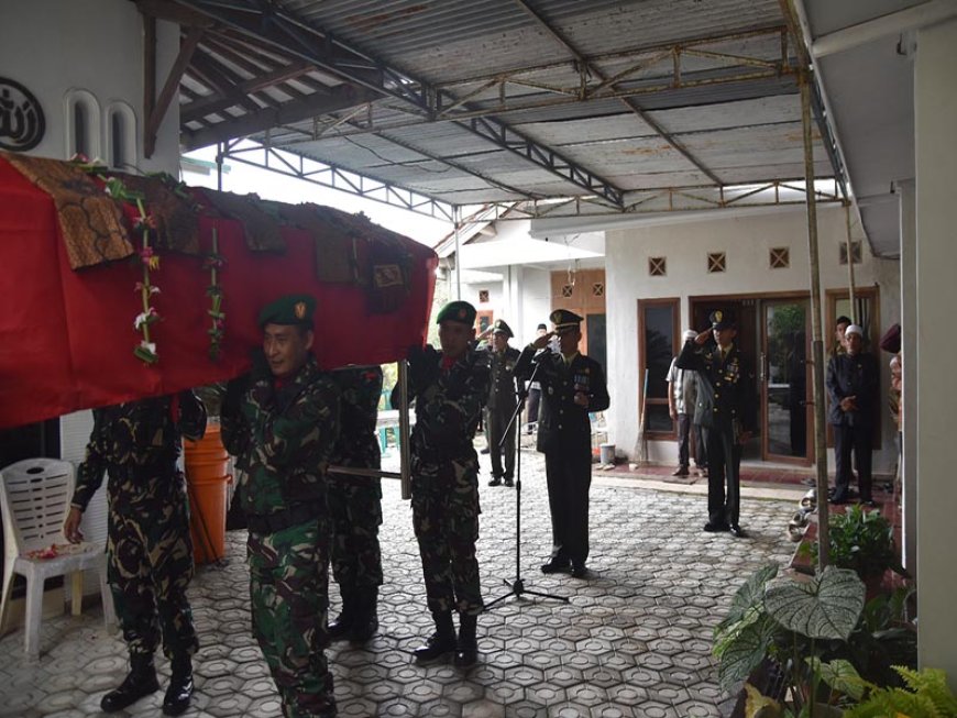 Dandim 0704 Banjarnegara Pimpin Upacara Pelepasan Almarhum Letkol Purn Karsan Sukarso