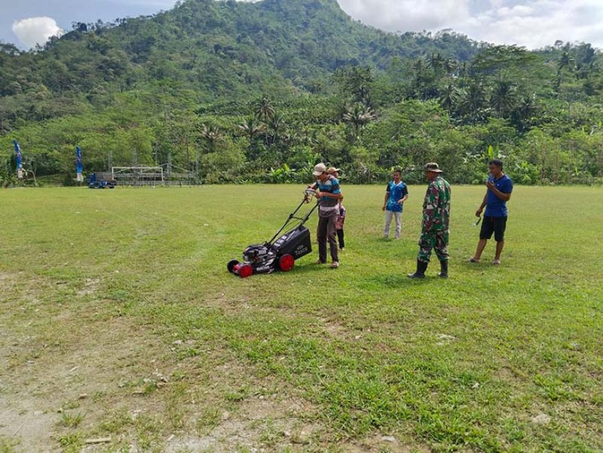 Pembersihan Lapangan Sambut Penutupan TMMD Reguler ke-120