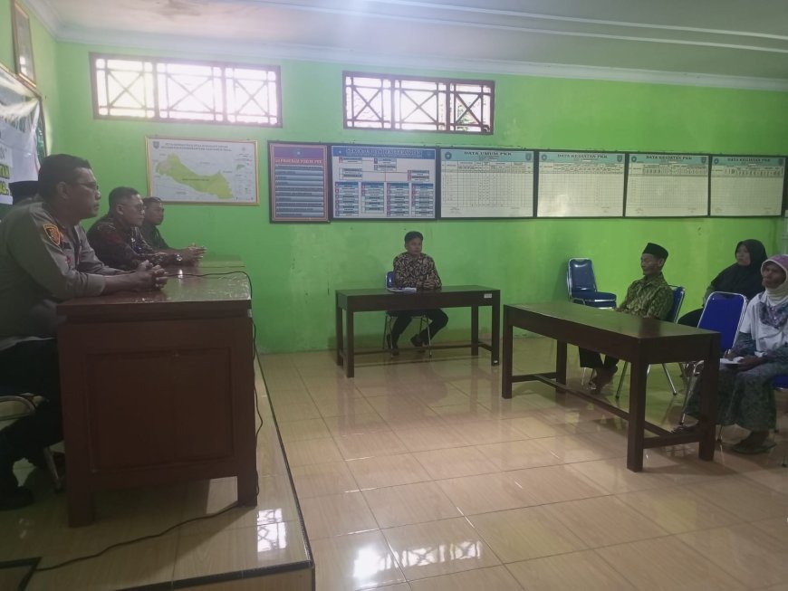 Danramil Koramil Kedungbanteng Hadiri Langsung Penyaluran BLT DD